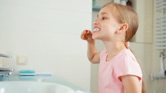 Как выбрать зубную щетку для ребенка? Выбор первой, электрической щетки