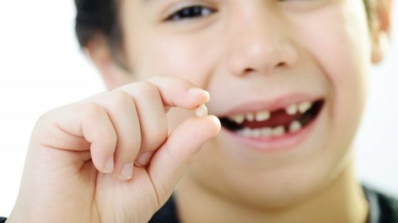 Удаление молочного зуба в домашних условиях: последствия, где правильно вырвать зуб
